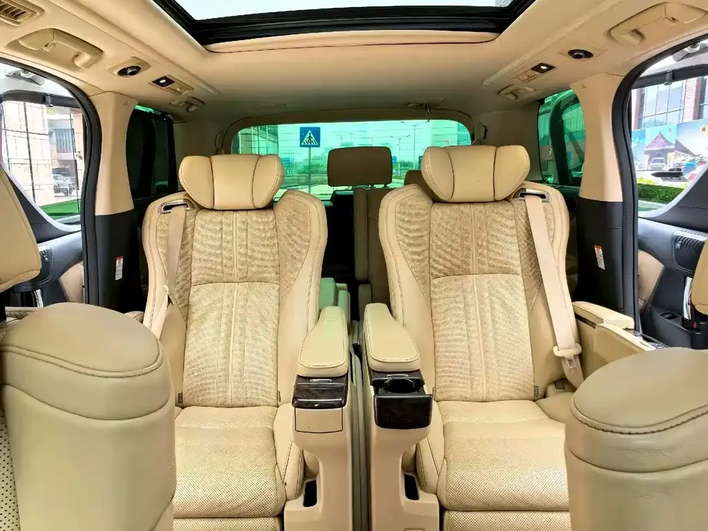 Toyota Alphard — фото 6