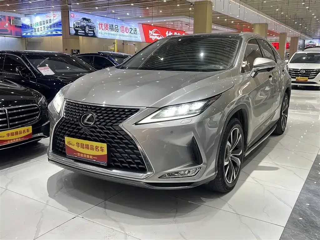 Lexus RX — фото 1