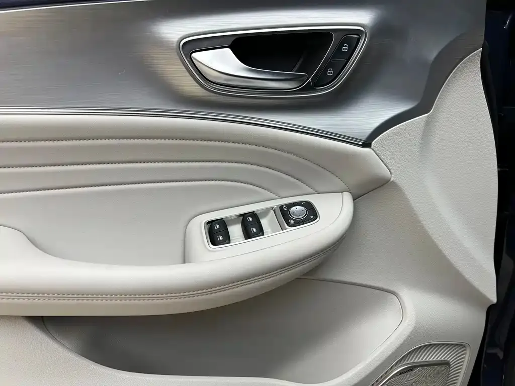 Roewe iMAX8 — фото 4