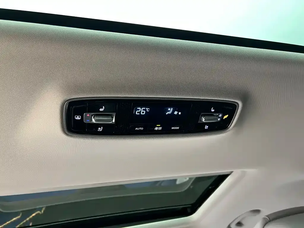 Roewe iMAX8 — фото 9