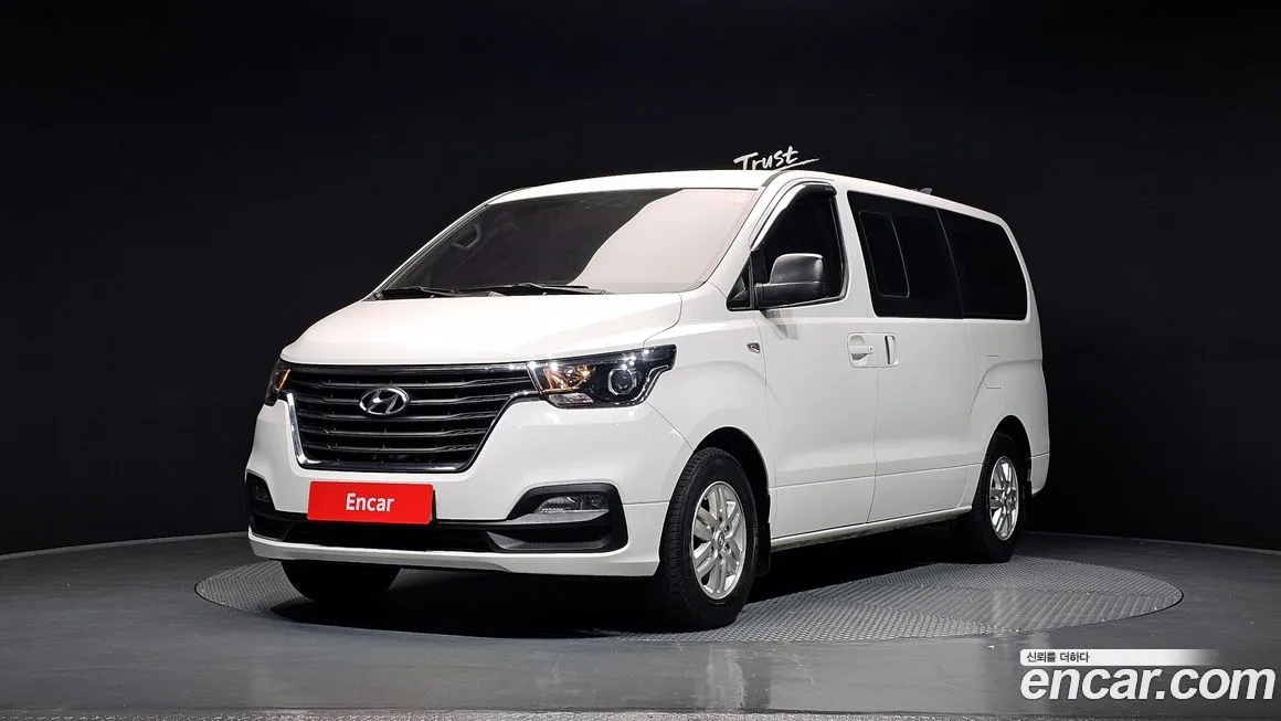 Hyundai Starex — фото 1
