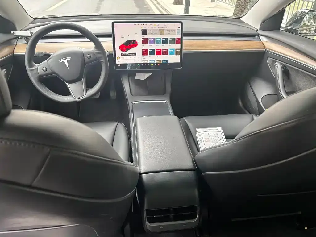 Tesla Model 3 — фото 3