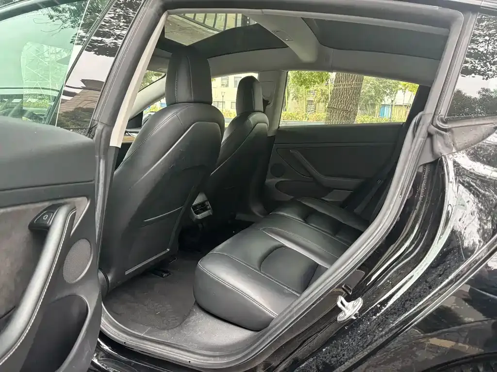 Tesla Model 3 — фото 4