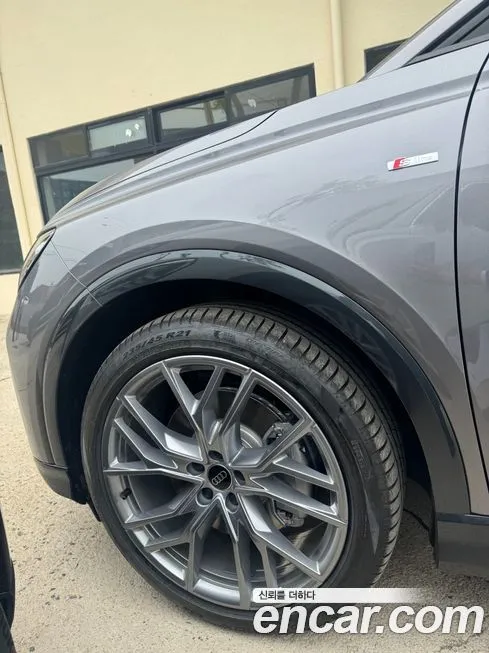 Audi Q4 e-tron — фото 2