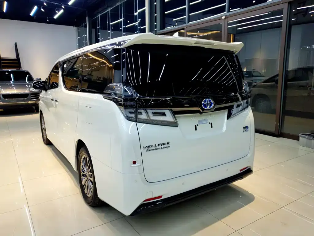 Toyota Vellfire — фото 4
