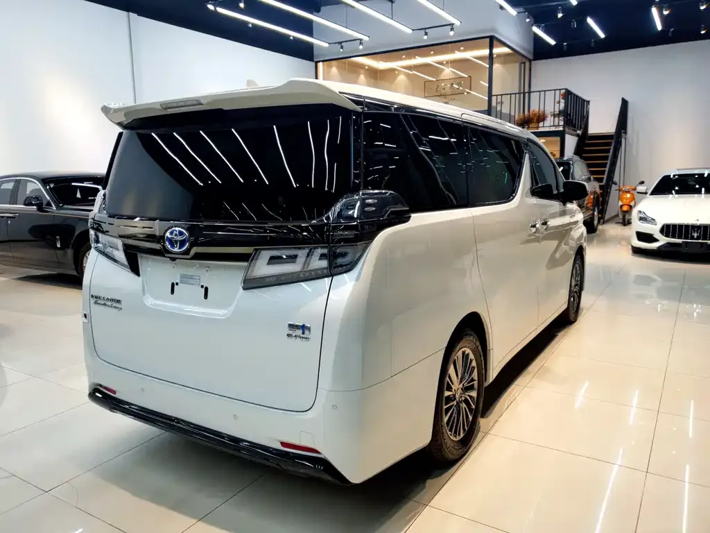 Toyota Vellfire — фото 10