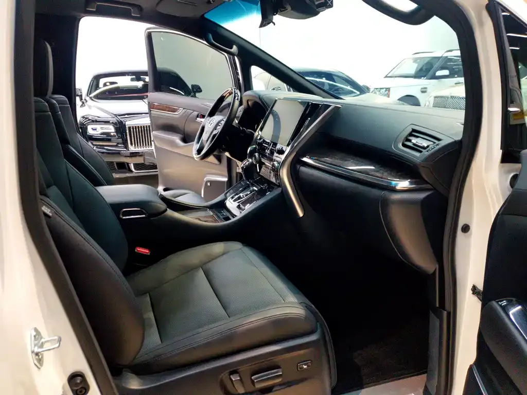 Toyota Vellfire — фото 5