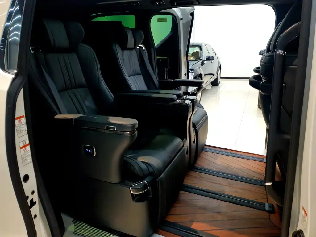 Toyota Vellfire — фото 6