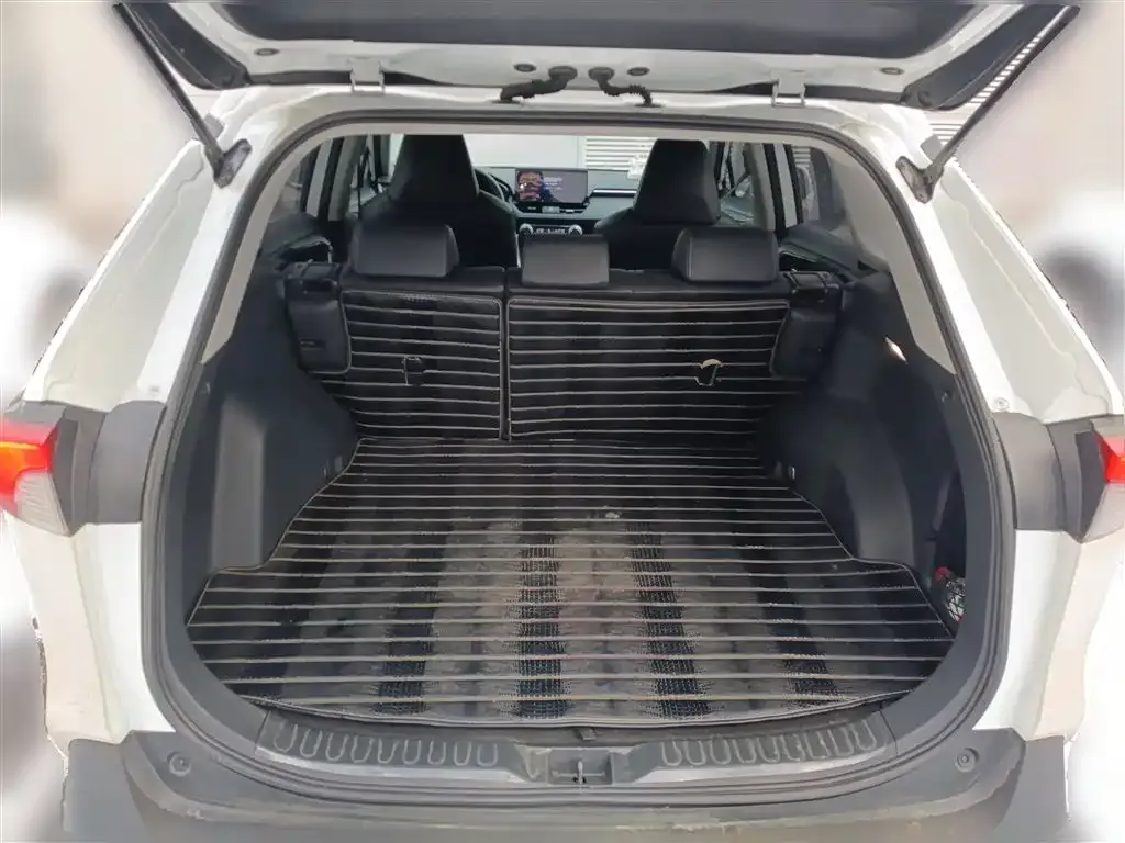 Toyota RAV4 — фото 9