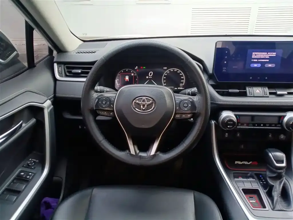 Toyota RAV4 — фото 4