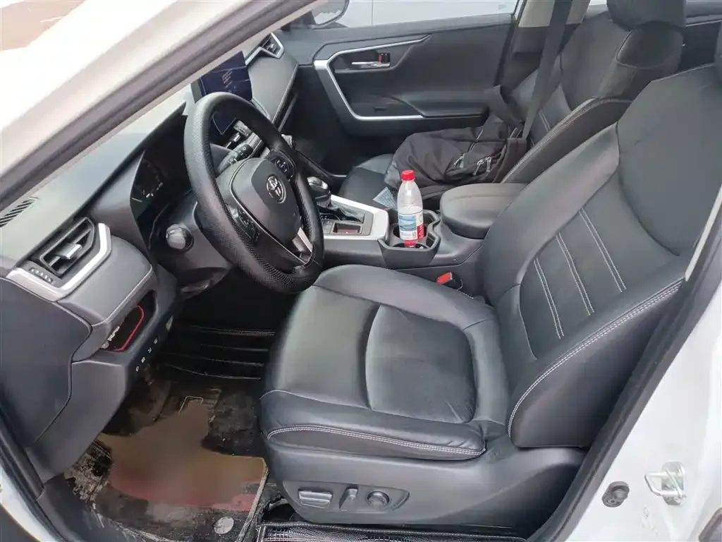 Toyota RAV4 — фото 10