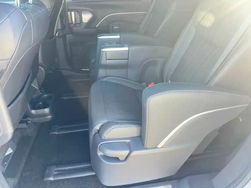 Toyota Sienna — фото 6