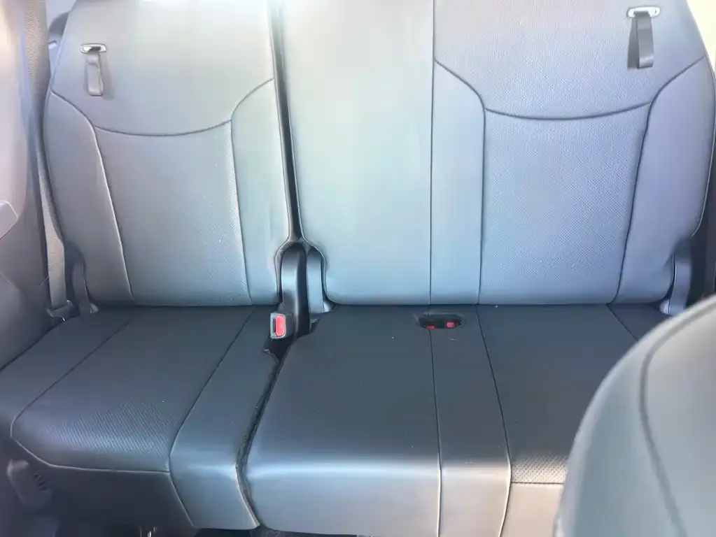 Toyota Sienna — фото 8