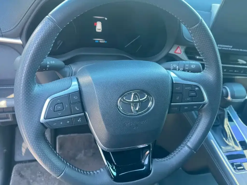 Toyota Sienna — фото 7