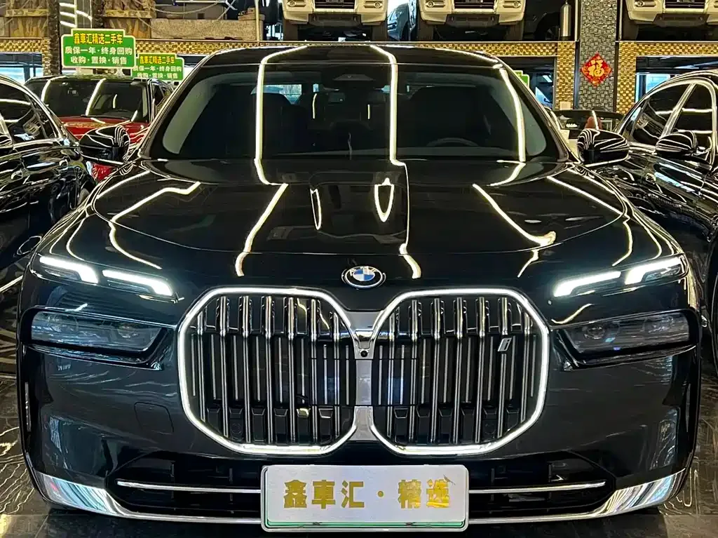 BMW i7 — фото 1