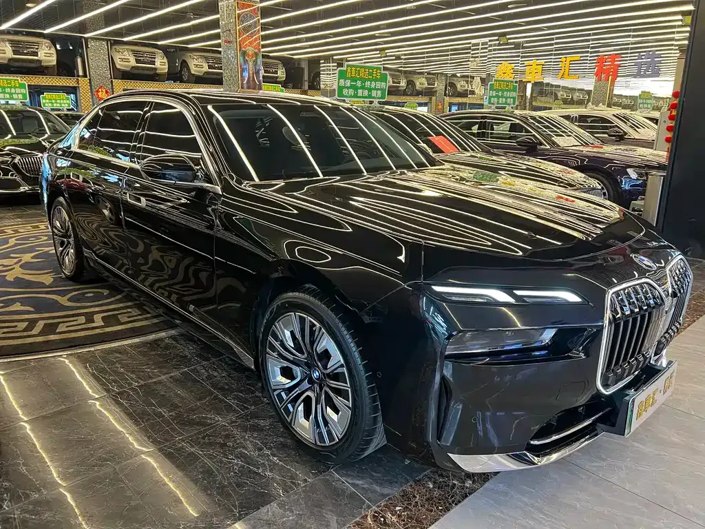 BMW i7 — фото 10
