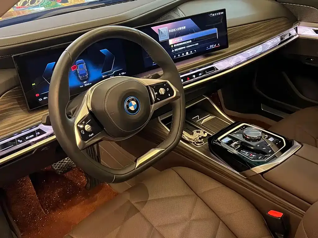 BMW i7 — фото 8