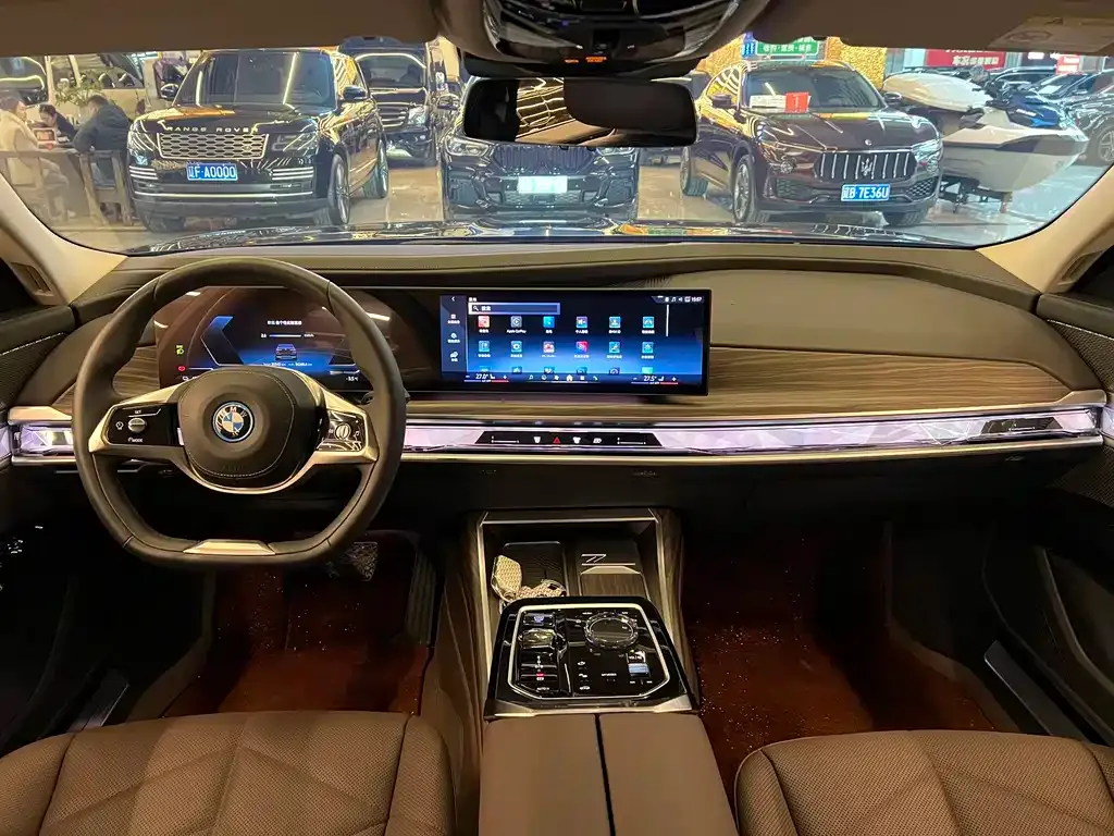 BMW i7 — фото 6
