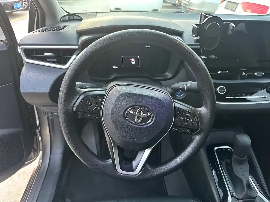 Toyota Corolla — фото 4