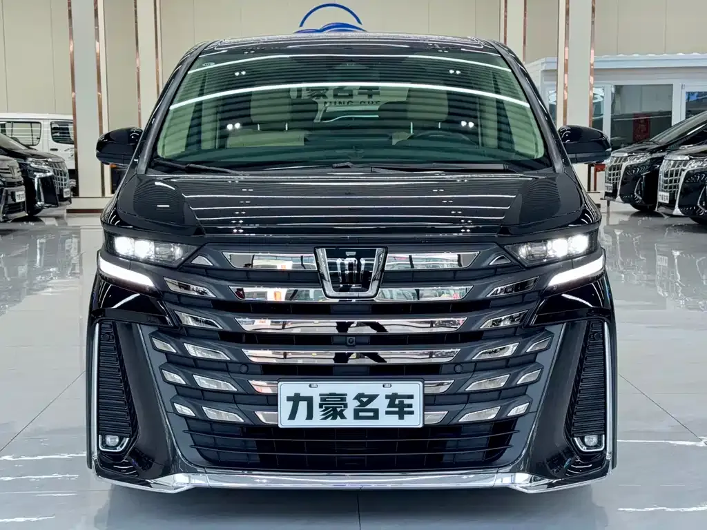 Toyota Vellfire — фото 2