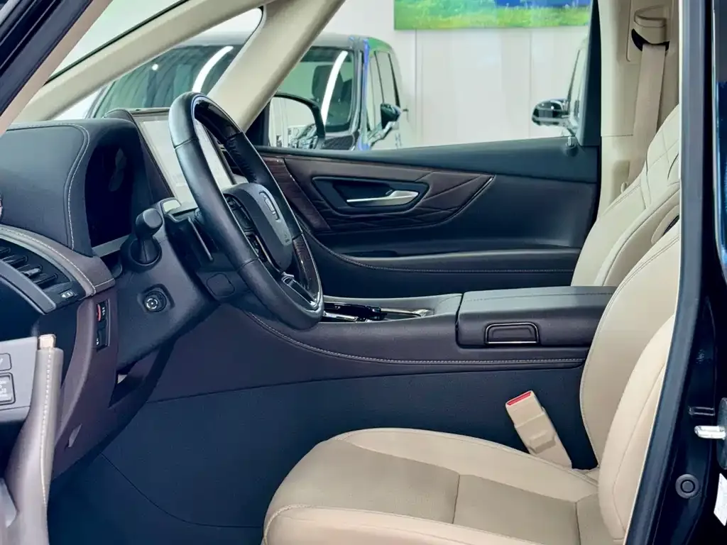 Toyota Vellfire — фото 4