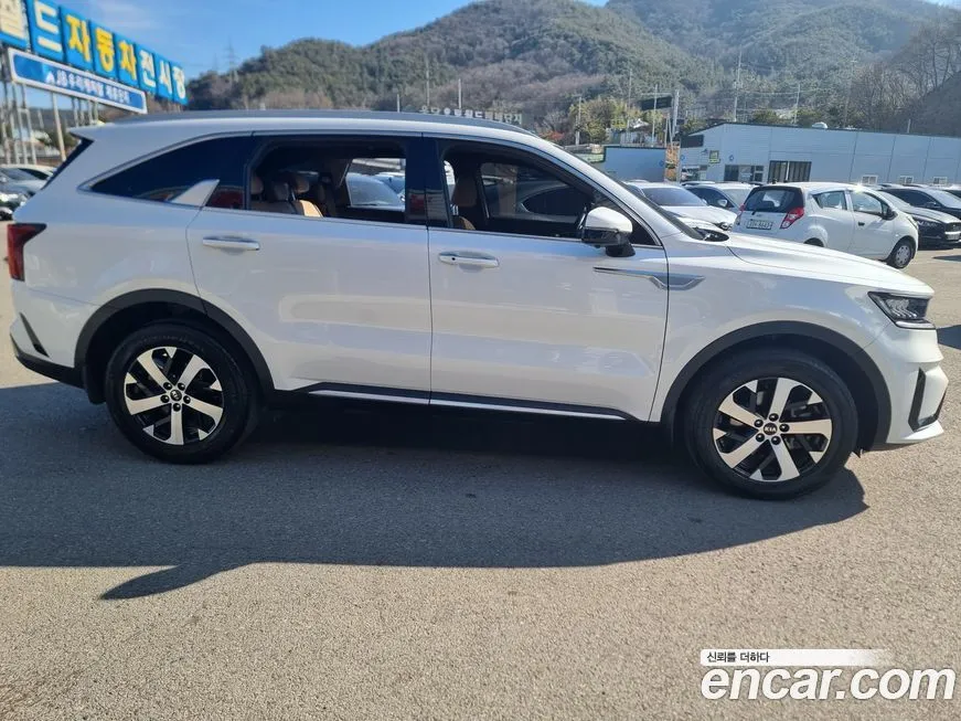 Kia Sorento — фото 8