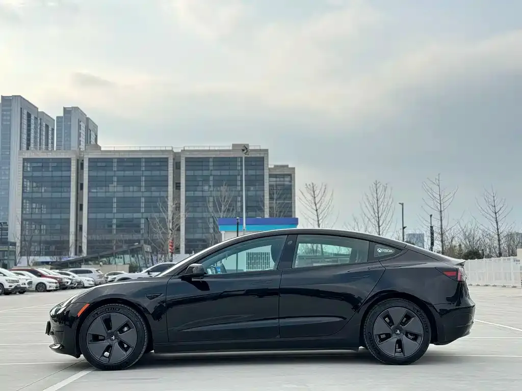 Tesla Model 3 — фото 5