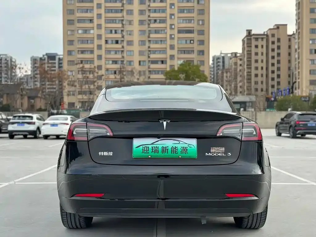 Tesla Model 3 — фото 4