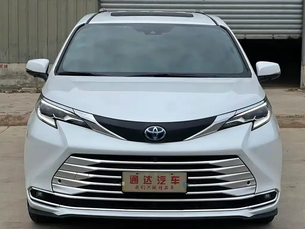 Toyota Sienna — фото 7
