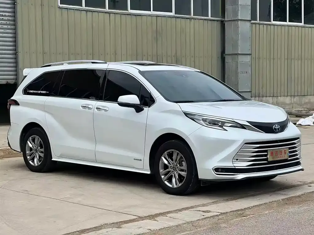 Toyota Sienna — фото 5