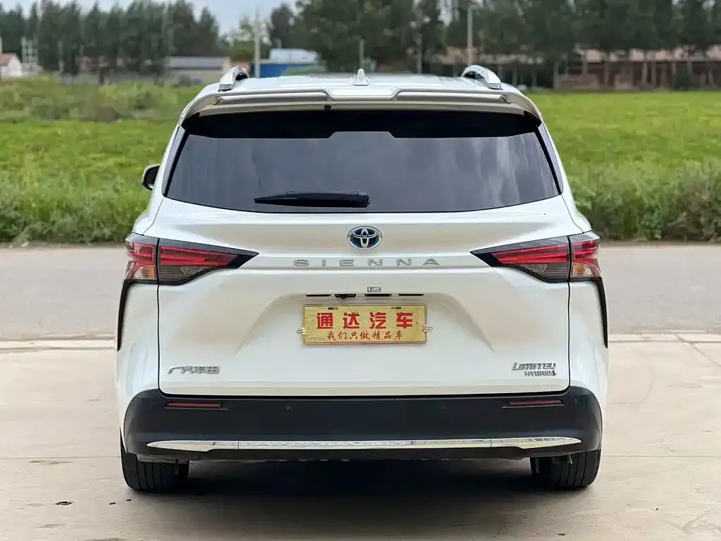 Toyota Sienna — фото 3