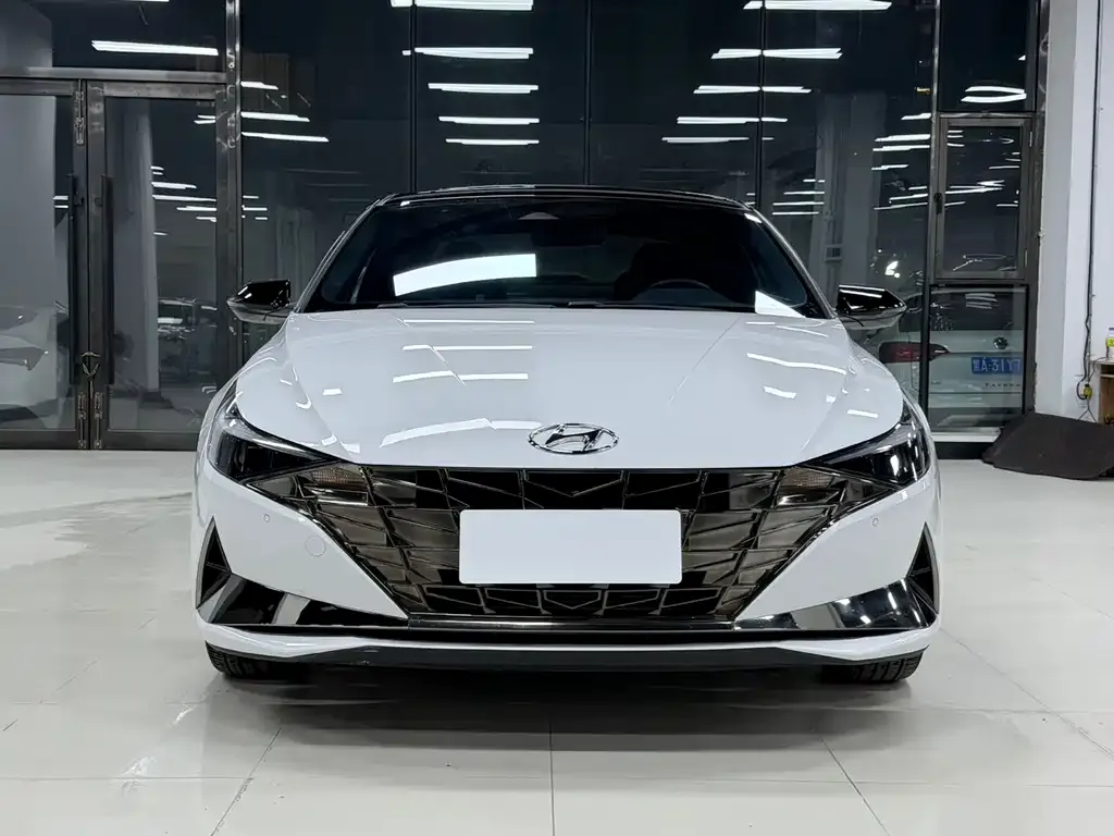 Hyundai Elantra — фото 2