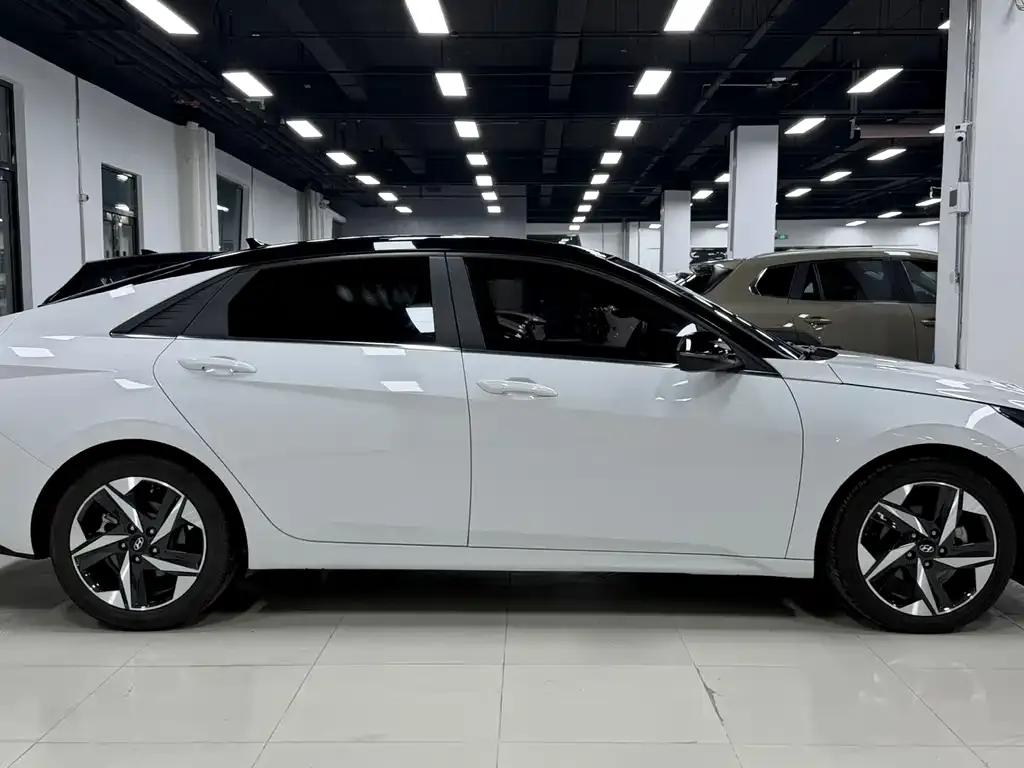 Hyundai Elantra — фото 6