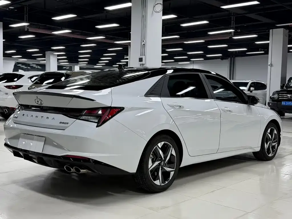 Hyundai Elantra — фото 5