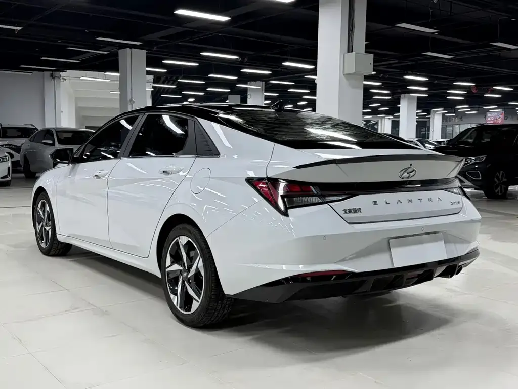 Hyundai Elantra — фото 9
