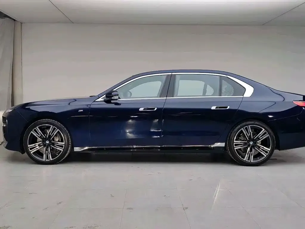 BMW 7 Series — фото 10