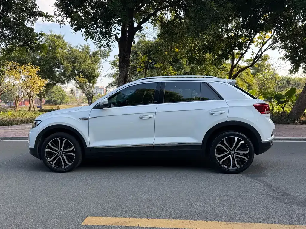 Volkswagen T-Roc — фото 8