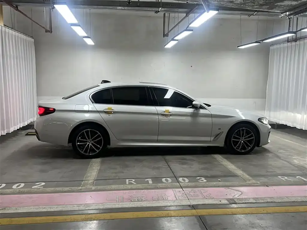 BMW 5 Series — фото 10