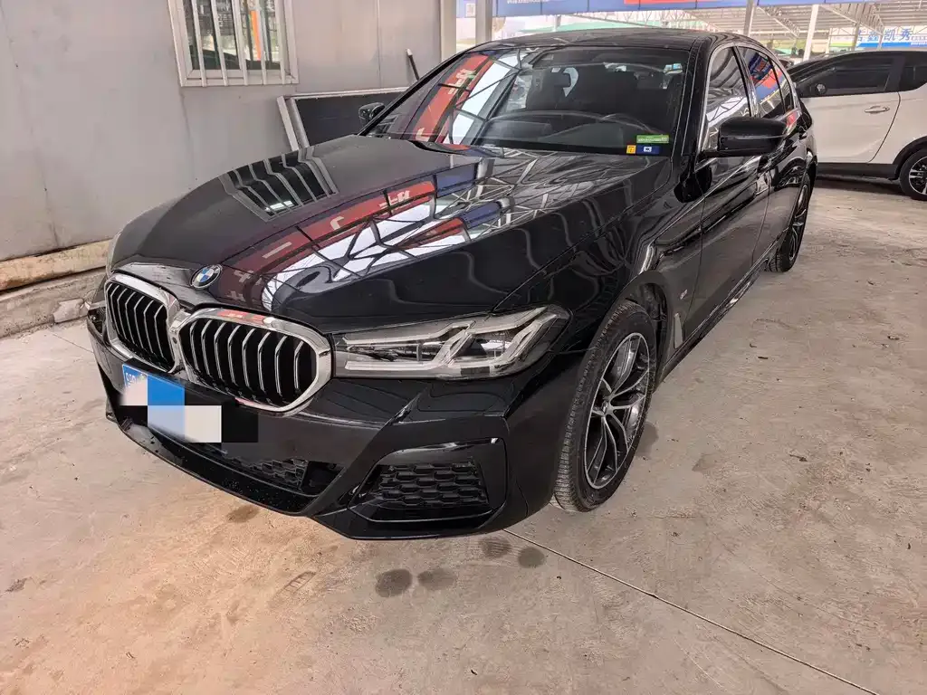 BMW 5 Series — фото 1