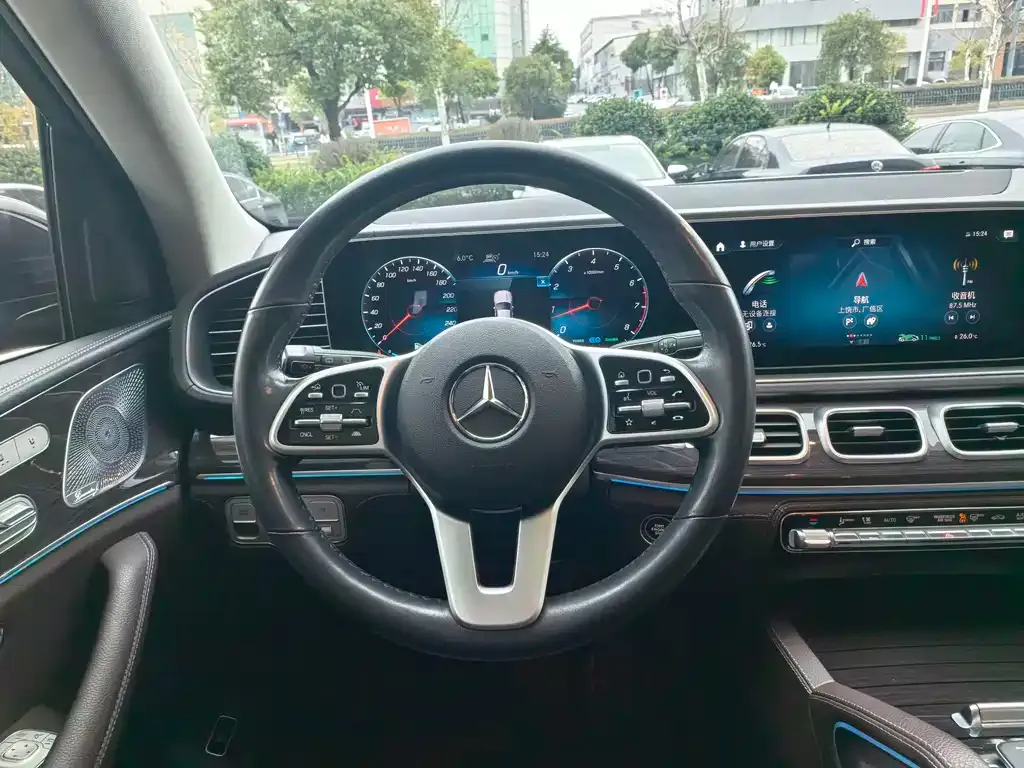 Mercedes-Benz GLS — фото 4