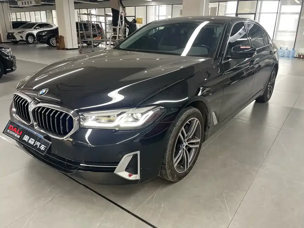 BMW 5 Series — фото 1