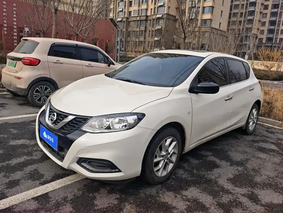 Nissan Tiida — фото 1