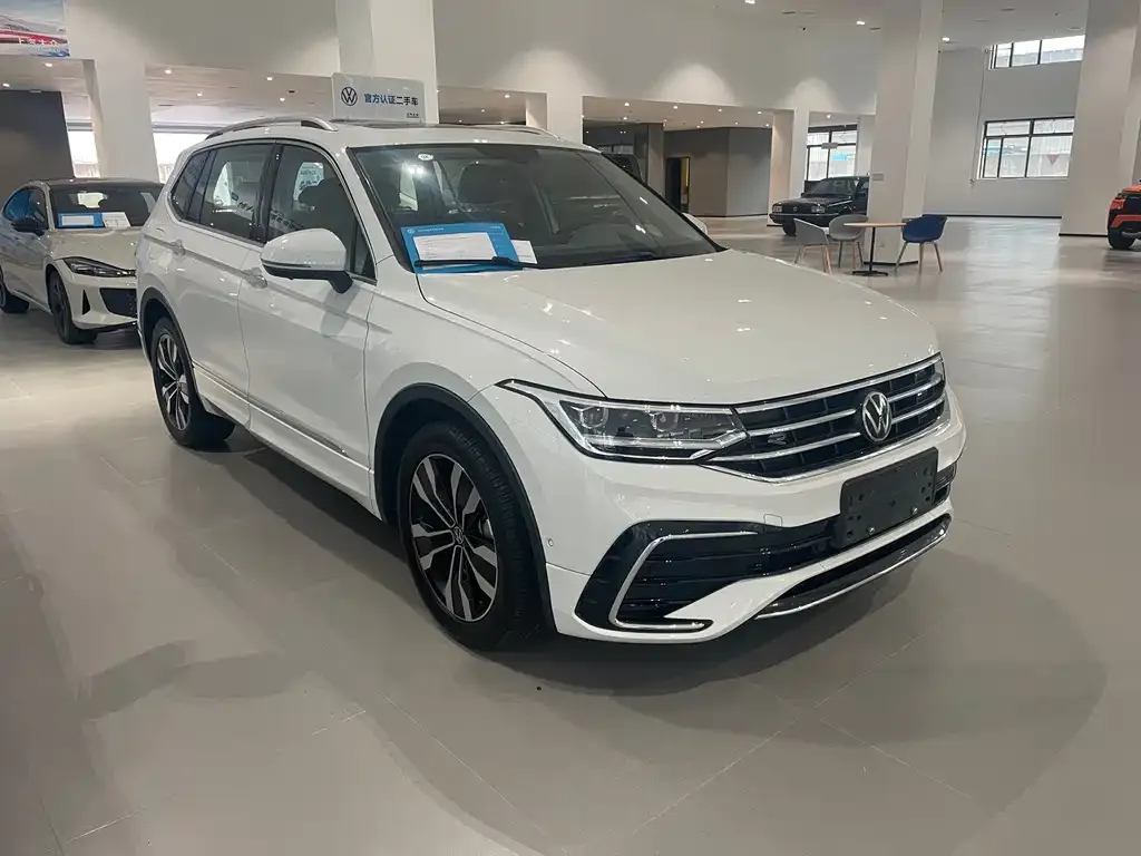 Volkswagen Tiguan L — фото 6