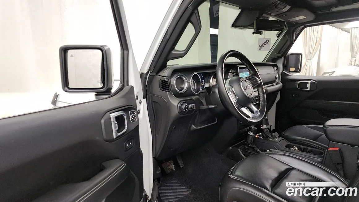 Jeep Wrangler — фото 7