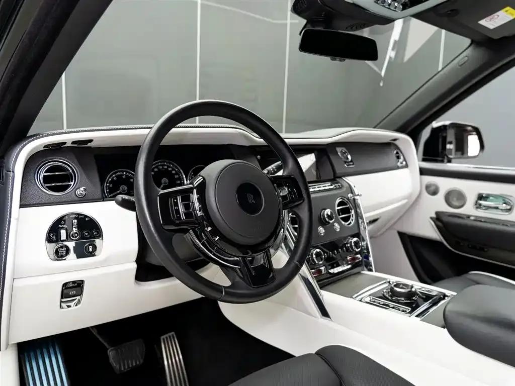 Rolls-Royce Cullinan — фото 10