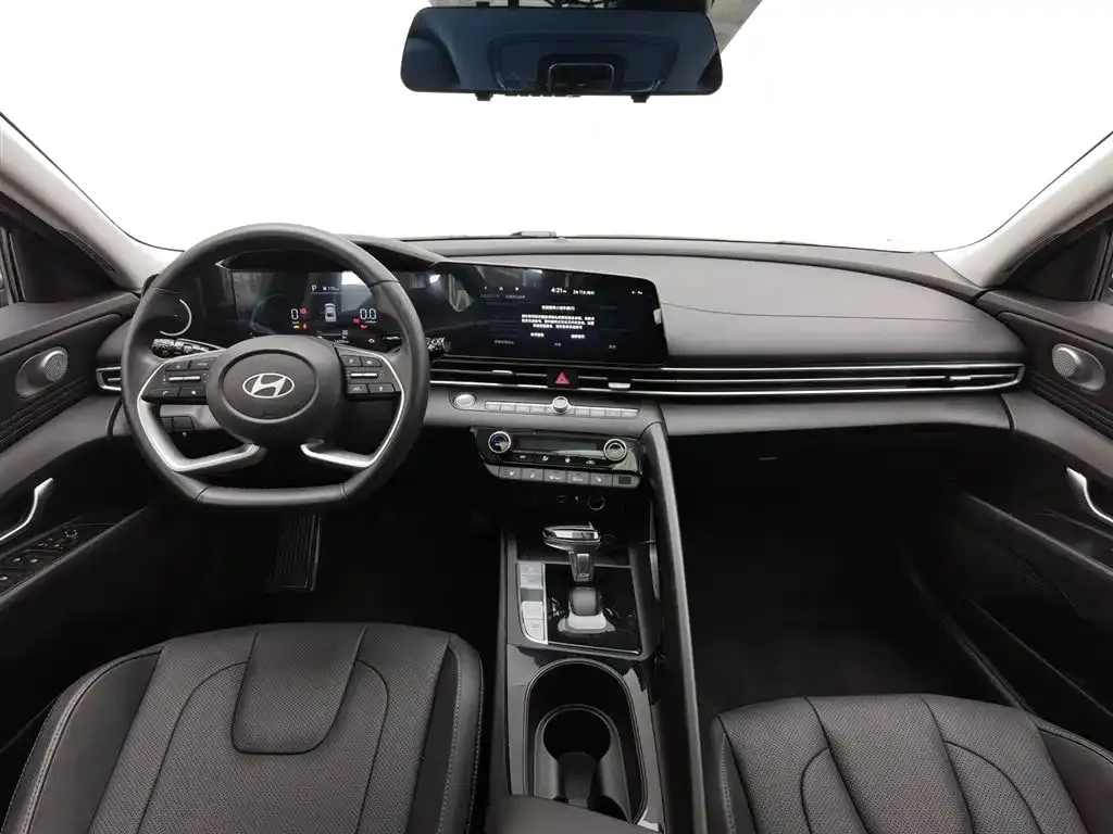 Hyundai Elantra — фото 3