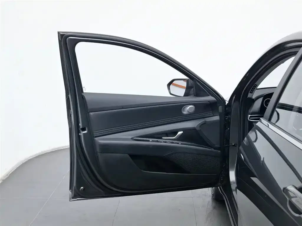 Hyundai Elantra — фото 5