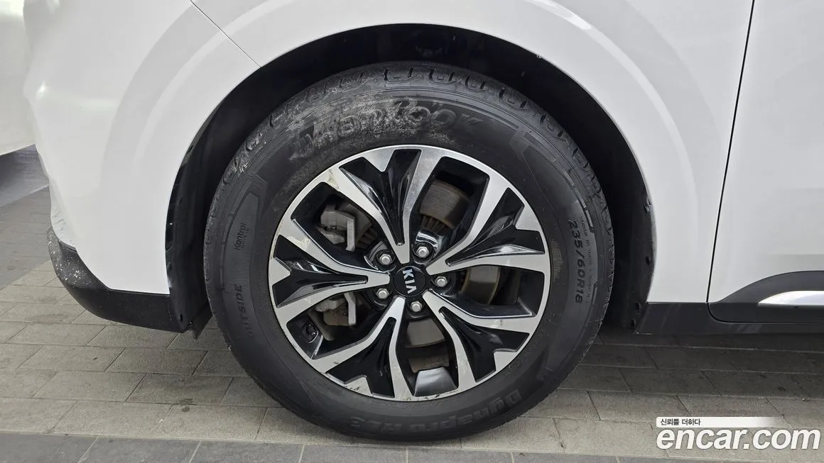 Kia Carnival — фото 10