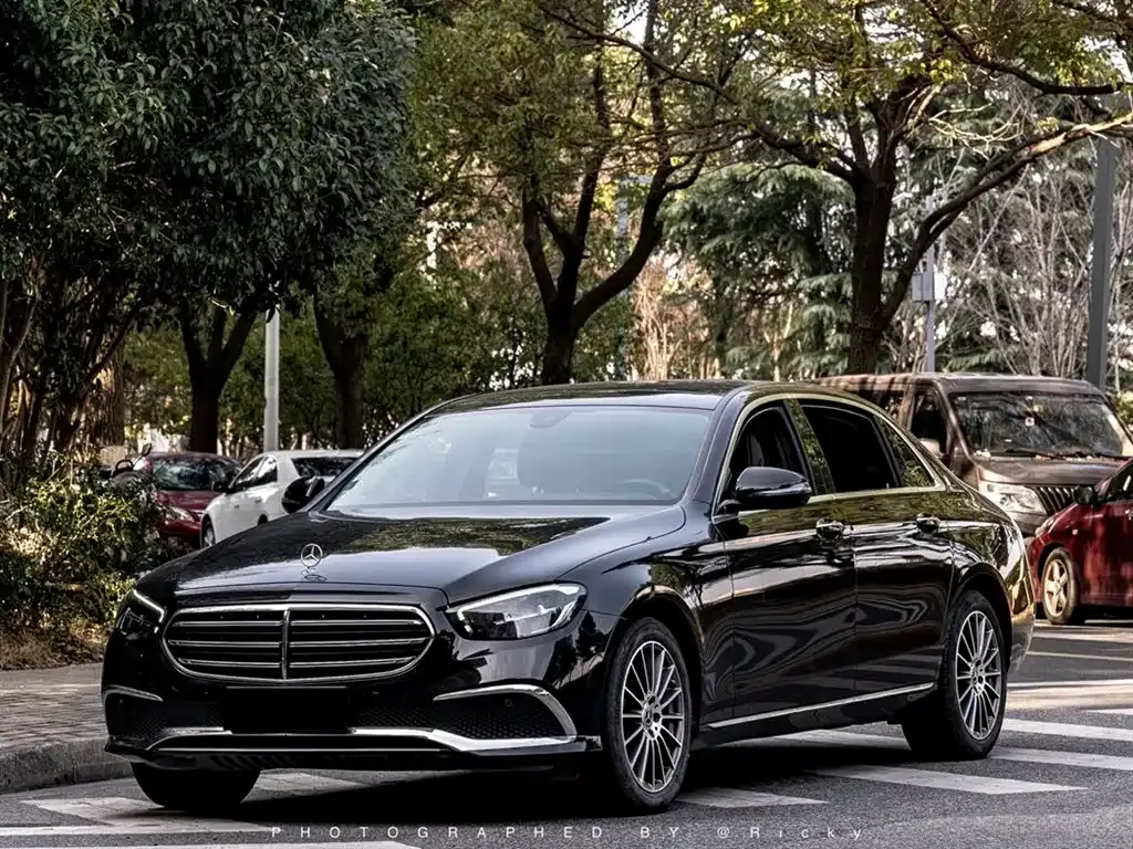Mercedes-Benz E-Class — фото 1