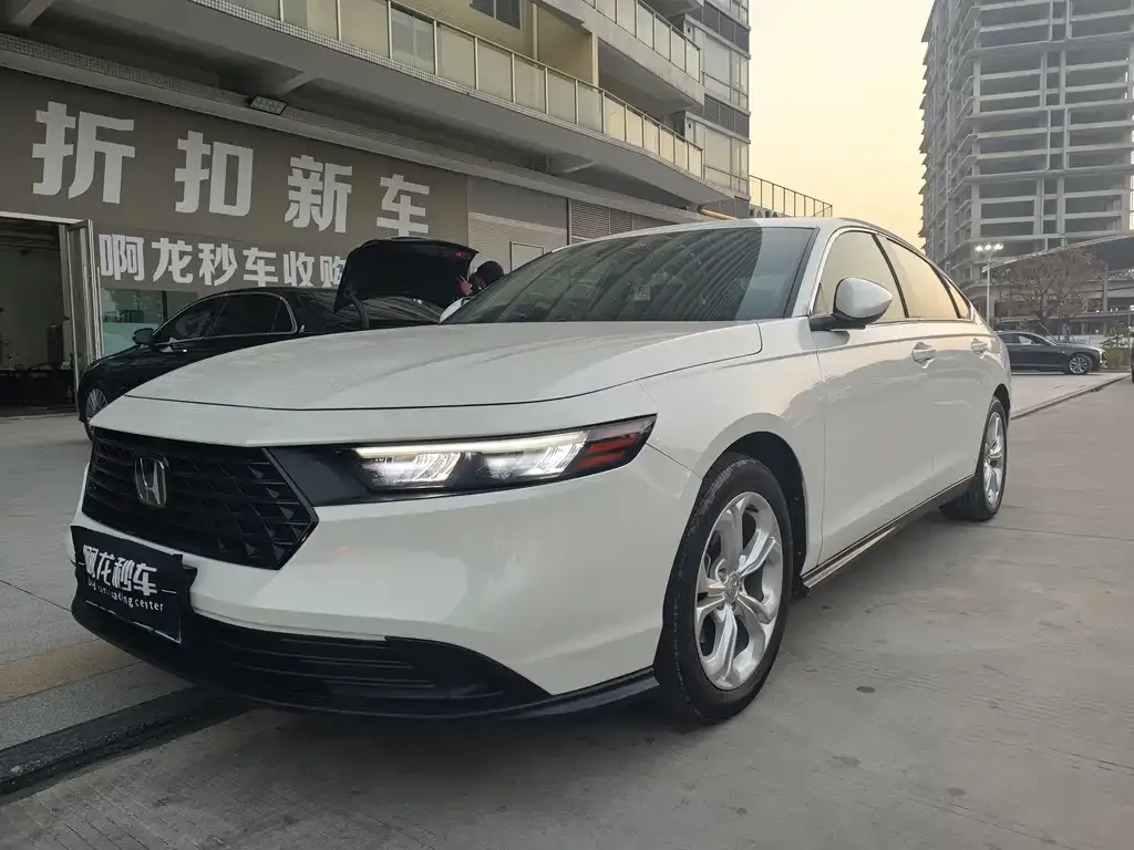 Honda Accord — фото 1
